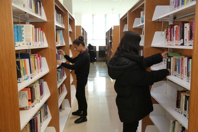 Kütüphanemizde 72 bin 784 adet basılı kaynak, 3 milyon 250 bin 784 adet elektronik kaynak bulunuyor