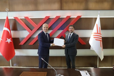 Rektörümüz Prof. Dr. Alkış mazbatasını aldı