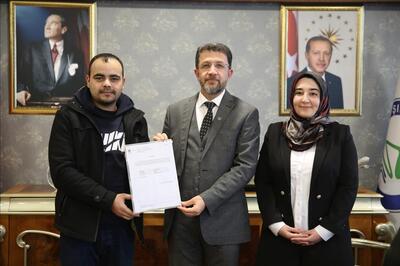 Rektörümüz Prof. Dr. Alkış, TUBİTAK projesi kabul edilen öğrencimizi makamında  kabul etti
