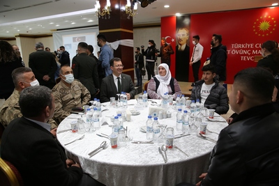 Rektörümüz, şehit aileleri için düzenlenen "Devlet Övünç Madalyası" programına katıldı