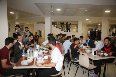 Şırnak Valisi Pehlivan ve Rektörümüz Prof. Dr. Erkan KYK yurdunda öğrencilerle yemek yedi