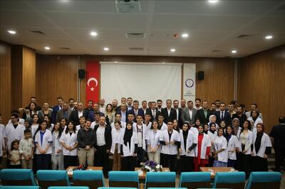 Üniversitemizde Hemşirelik Bölümü öğrencileri için önlük giyme töreni düzenlendi 