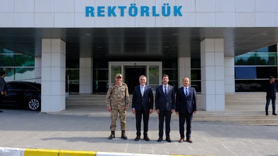 Vali, İl Jandarma Komutanı ve Emniyet Müdür Vekili Rektörümüzü ziyaret etti